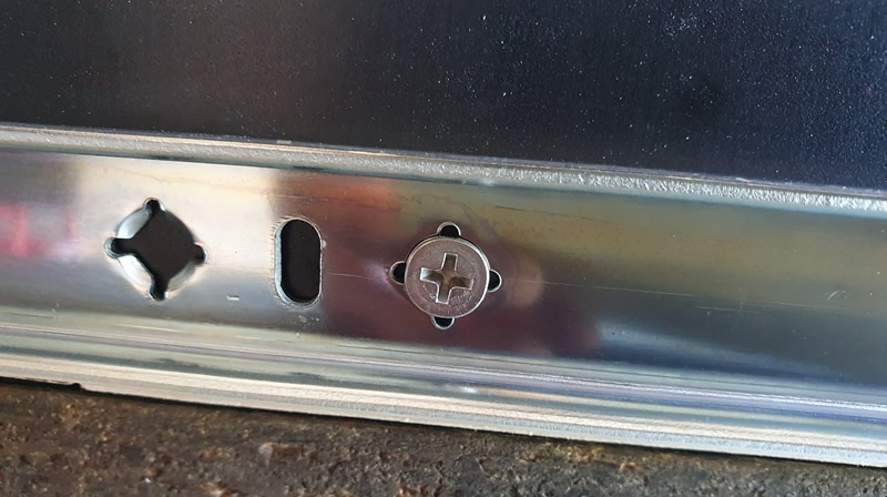 Dawer slide fastened to the drawer with M6 screw